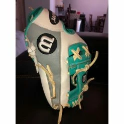 Wilson A2000 Glove Of The Month -Baseball Bats Shop c679ea6bcebc79e42426bfb59a236f6c5ce8d9f9 104 550x550h 1